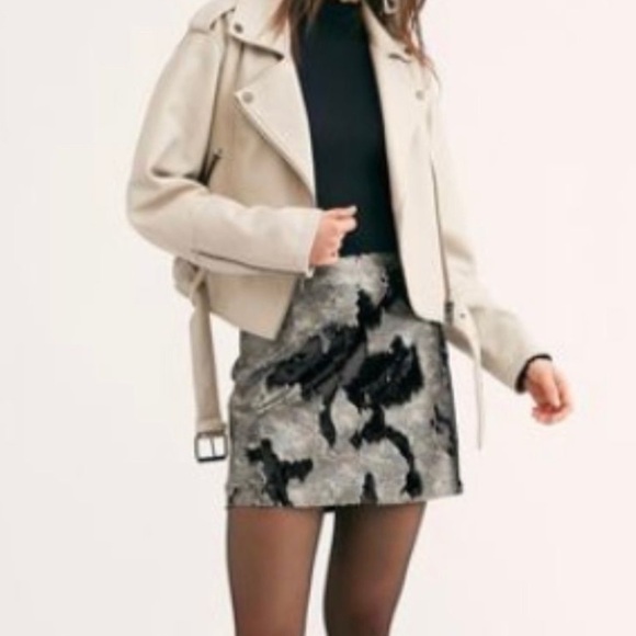 Free People One size 8 & 10 NWT camo sequin mini skirt - Picture 14 of 14